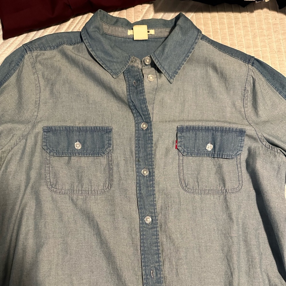Levi’s causal button down